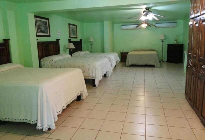 اتاق استاندارد چهارنفره با چشم‌انداز باغ, Freedom Shores La Gringa Hotel   Universally Designed