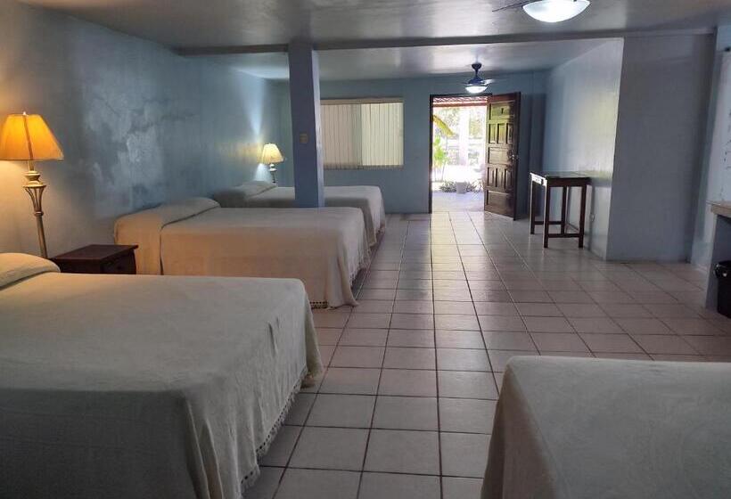 اتاق استاندارد چهارنفره با چشم‌انداز باغ, Freedom Shores La Gringa Hotel   Universally Designed