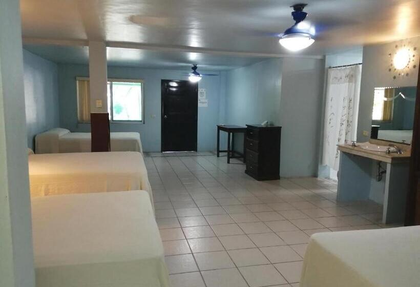 اتاق استاندارد چهارنفره با چشم‌انداز باغ, Freedom Shores La Gringa Hotel   Universally Designed
