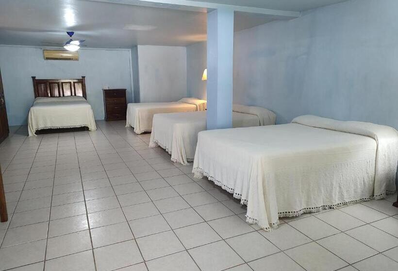 اتاق استاندارد چهارنفره با چشم‌انداز باغ, Freedom Shores La Gringa Hotel   Universally Designed