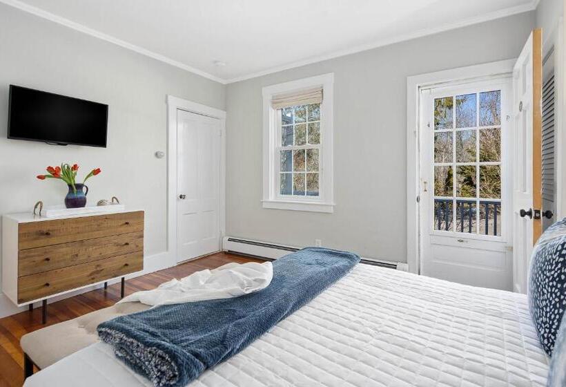 Quarto Deluxe, Lambert S Cove Inn & Resort