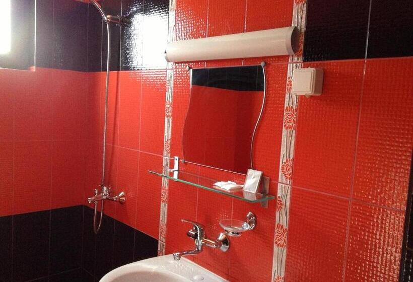 Номер Стандарт Трехместный, Guest House Luchi