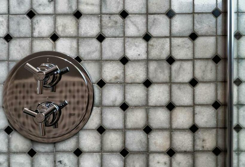اتاق لوکس سه تخته, La Grange De Léonie, Chambres D Hôtes Avec Piscine Et Spa