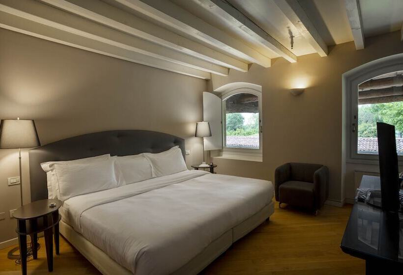 سوییت, Santellone Resort