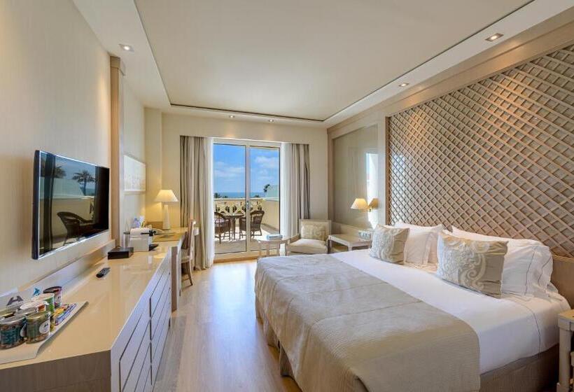 اتاق لوکس با چشم‌انداز دریا, Las Arenas Balneario Resort