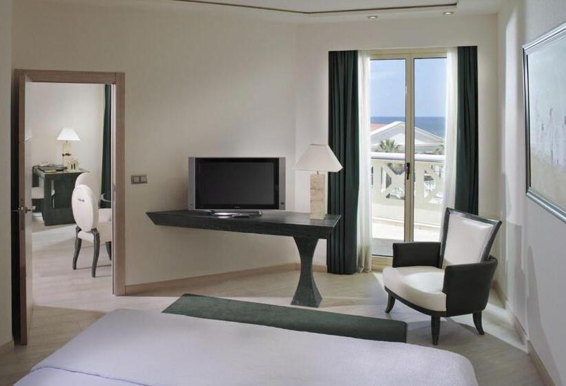 سوییت جونیور با چشم‌انداز دریا, Las Arenas Balneario Resort