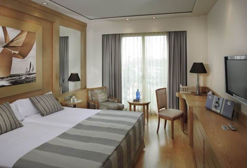 اتاق کلاسیک سه تخته, Las Arenas Balneario Resort