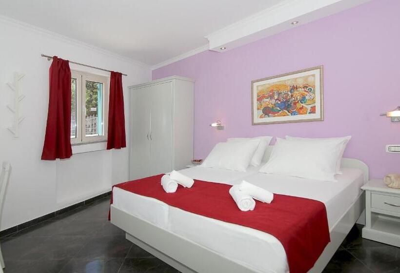 Superior 2-bedroom flat with sea view, Villa Antea Apartments