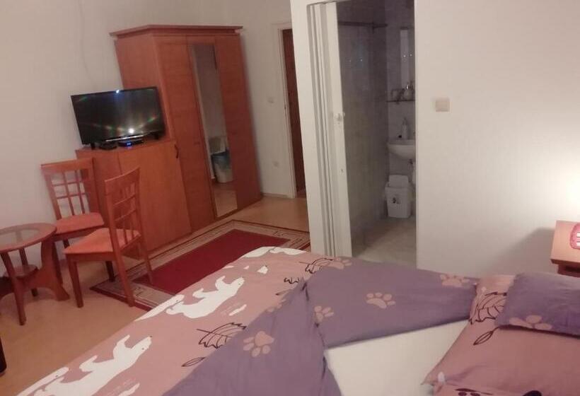 اتاق سوپریور, Asta La Vista Vendégház