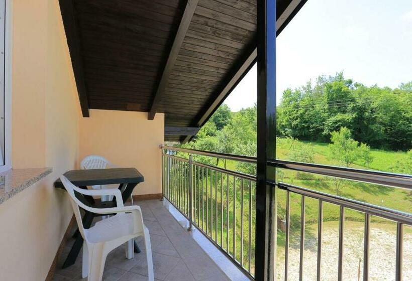 Четырехместный Номер Стандарт с Балконом, Rooms With A Parking Space Slunj, Plitvice   17502