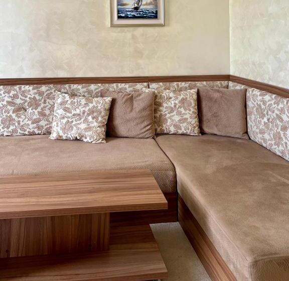 شقة غرفة واحدة, Family Hotel Kontesa