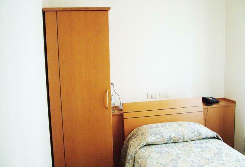 اتاق استاندارد یک نفره, Albergo Roma