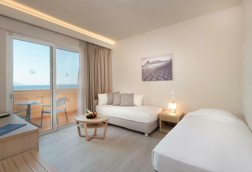 Семейный Номер Вид на Бассейн, Horizon Beach Resort
