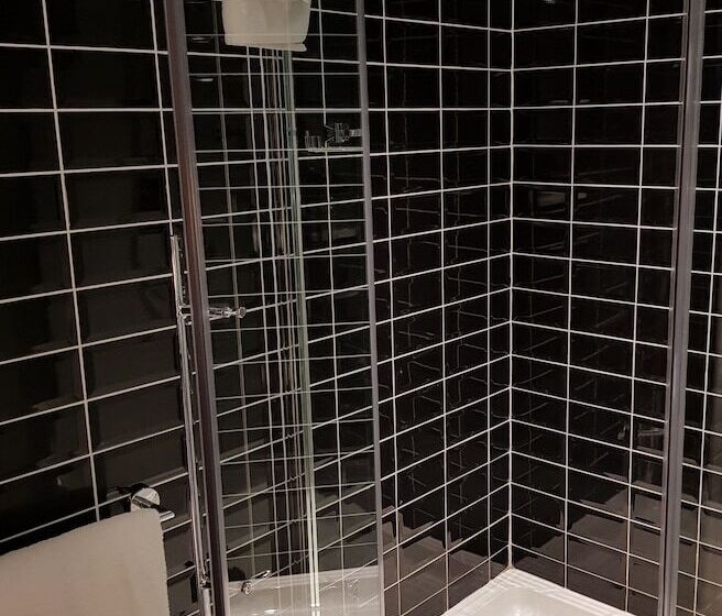 Номер Стандарт, Holiday Inn Express Wakefield, An Ihg