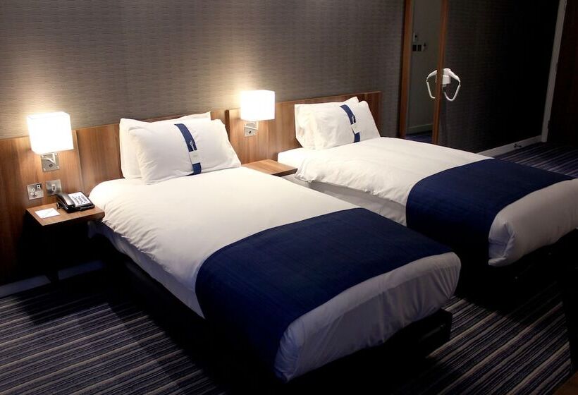 Номер Стандарт, Holiday Inn Express Wakefield, An Ihg
