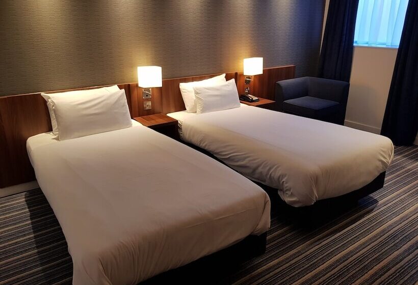 Номер Стандарт, Holiday Inn Express Wakefield, An Ihg