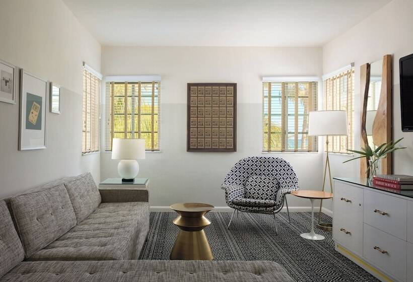 سوییت با چشم‌انداز دریا, Kimpton Surfcomber Hotel, An Ihg