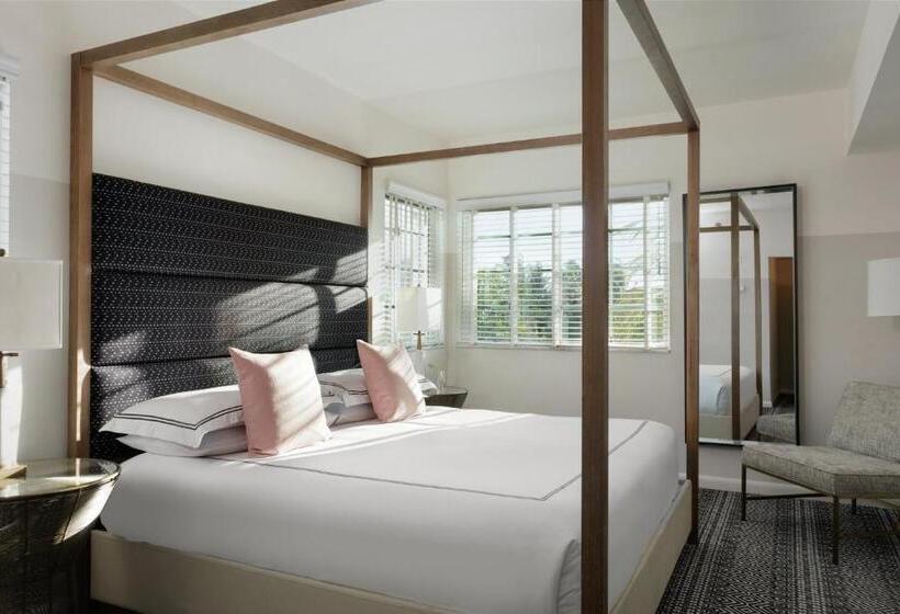 מיטת קינג בסוויטה, Kimpton Surfcomber Hotel, An Ihg