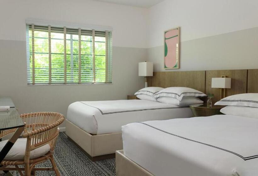 חדר פרמיום נוף לגינה, Kimpton Surfcomber Hotel, An Ihg