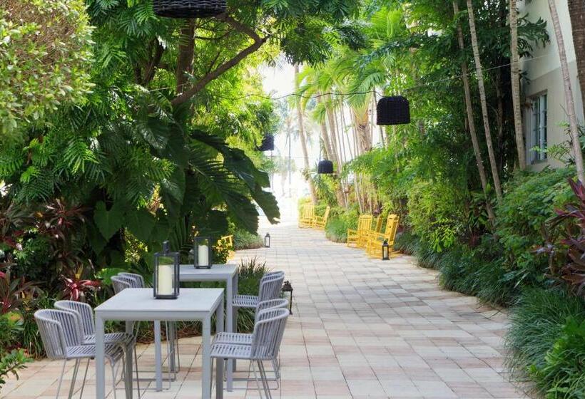 اتاق پریمیوم با چشم‌انداز باغ, Kimpton Surfcomber Hotel, An Ihg