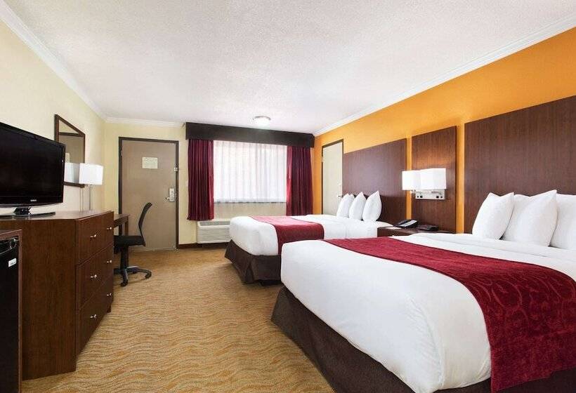 ２ダブルベッドのスタンダードルーム, Ramada By Wyndham Tampa Westshore Airport South