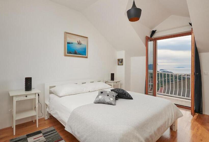 Comfort studio with sea view, Apartments Micika