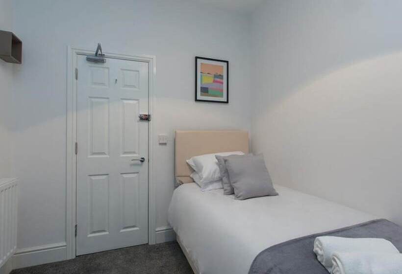 اتاق استاندارد یک تخته با سرویس بهداشتی مشترک, Townhouse @ 166 Ruskin Road Crewe