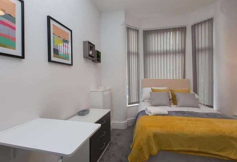 خانه 1 خوابه, Townhouse @ 166 Ruskin Road Crewe