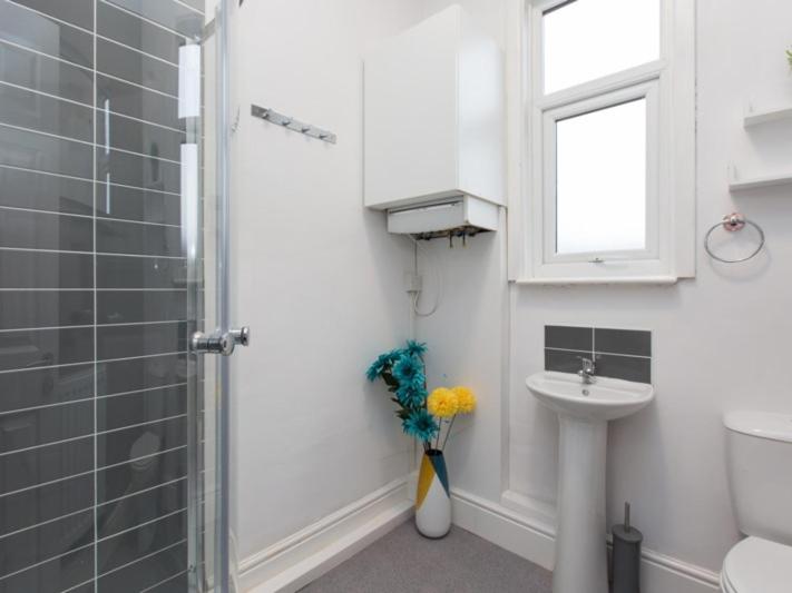 اتاق استاندارد یک تخته با سرویس بهداشتی مشترک, Townhouse @ 166 Ruskin Road Crewe