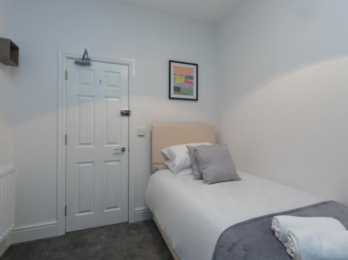 اتاق استاندارد یک تخته با سرویس بهداشتی مشترک, Townhouse @ 166 Ruskin Road Crewe