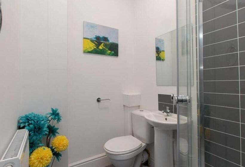 خانه 1 خوابه, Townhouse @ 166 Ruskin Road Crewe