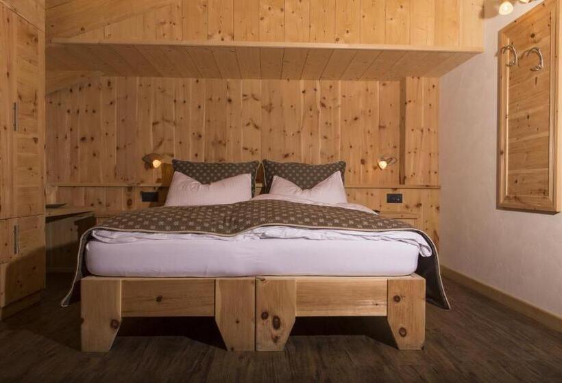 اتاق استاندارد چهارنفره با بالکن, B&b The King