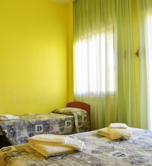 Номер Стандарт Трехместный, Casa Per Ferie Nostra Signora Tonfano