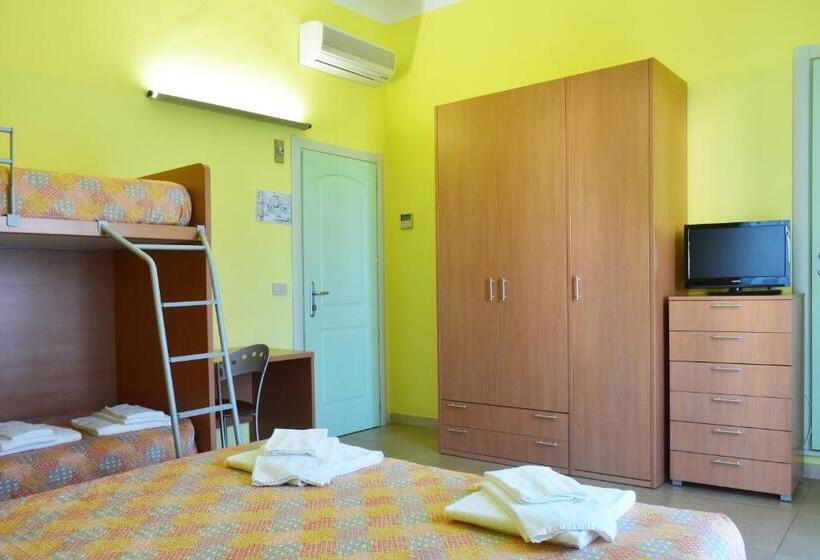 Четырехместный Номер Стандарт, Casa Per Ferie Nostra Signora Tonfano