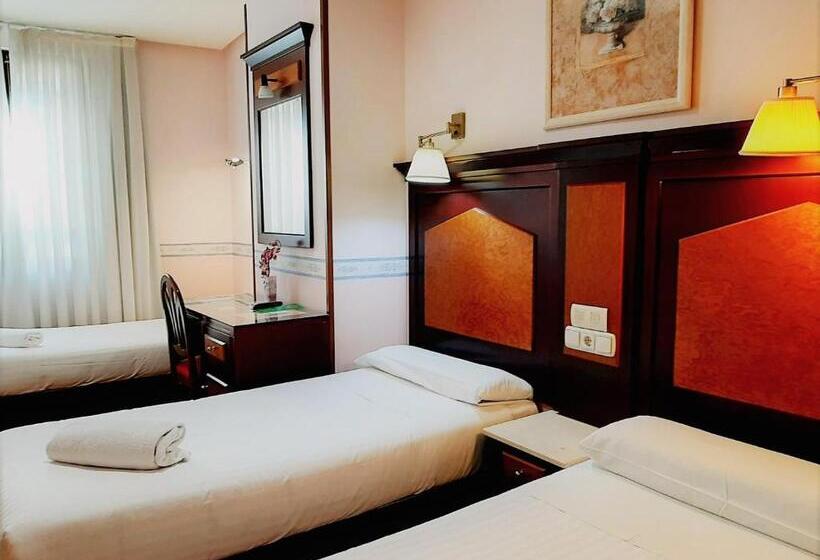 اتاق استاندارد سه نفره, Hosteria Sara By Gaiarooms