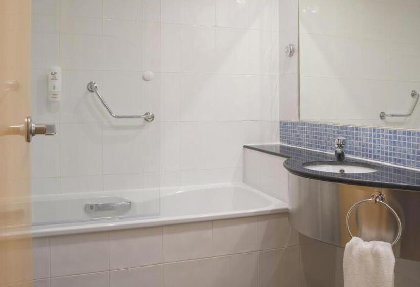 اتاق خانوادگی, Holiday Inn Express Molins De Rei, An Ihg