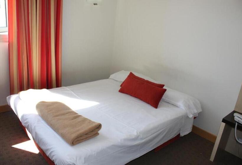 اتاق خانوادگی, Holiday Inn Express Molins De Rei, An Ihg