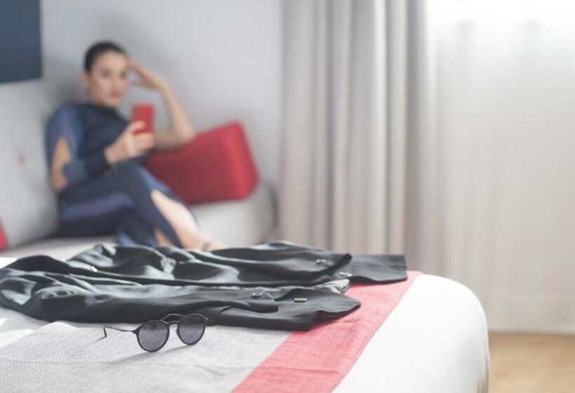 اتاق استاندارد سه نفره, Holiday Inn Express Molins De Rei, An Ihg