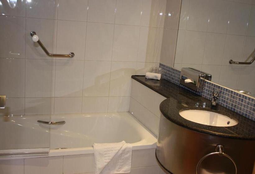 اتاق استاندارد سه نفره, Holiday Inn Express Molins De Rei, An Ihg