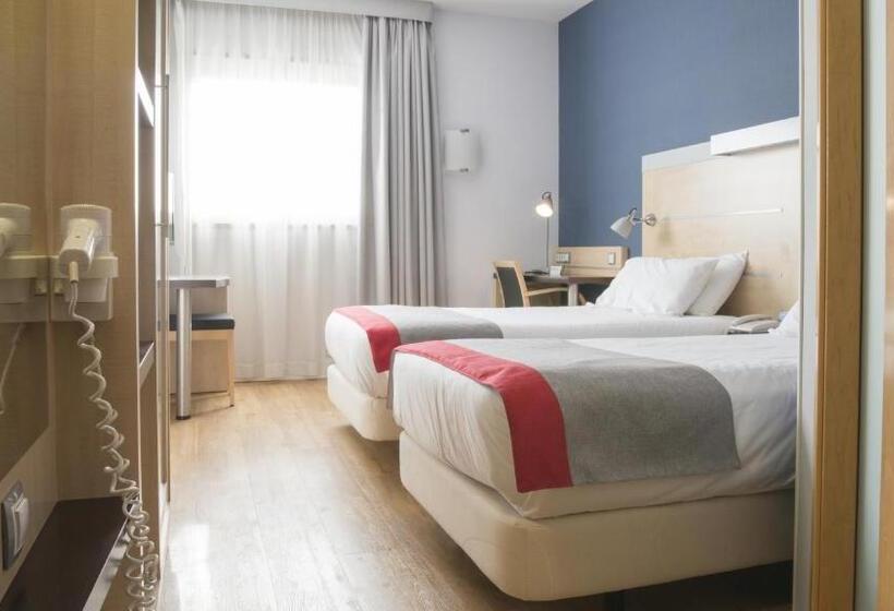 اتاق استاندارد, Holiday Inn Express Molins De Rei, An Ihg