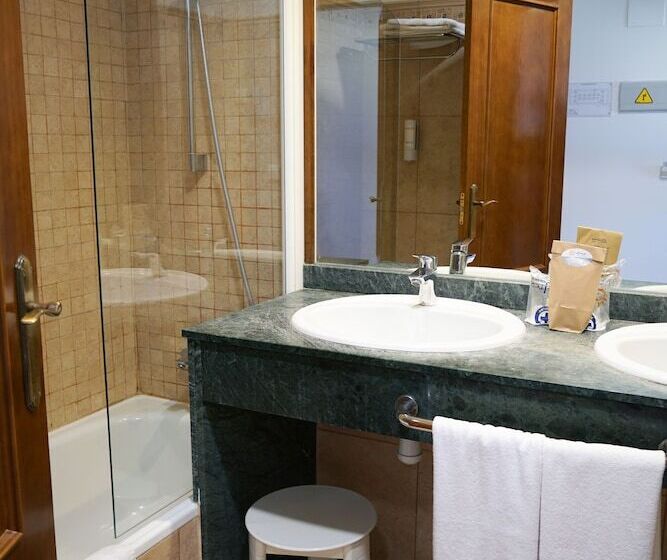 Quarto Triplo Estandar, Ohtels Cabogata