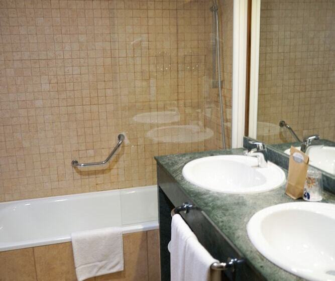 اتاق استاندارد سه نفره, Ohtels Cabogata