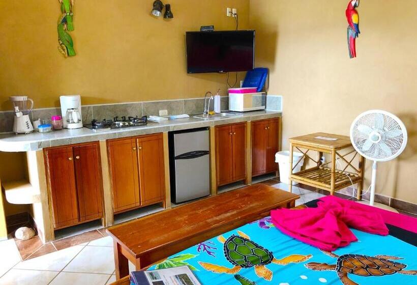 اتاق لوکس با بالکن و چشم‌انداز دریا, Cabinas Jimenez
