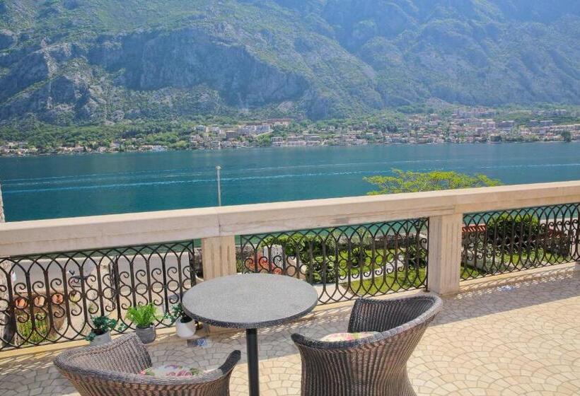 اتاق لوکس با بالکن و چشم‌انداز دریا, Palazzo Banicevic Luxury Rooms