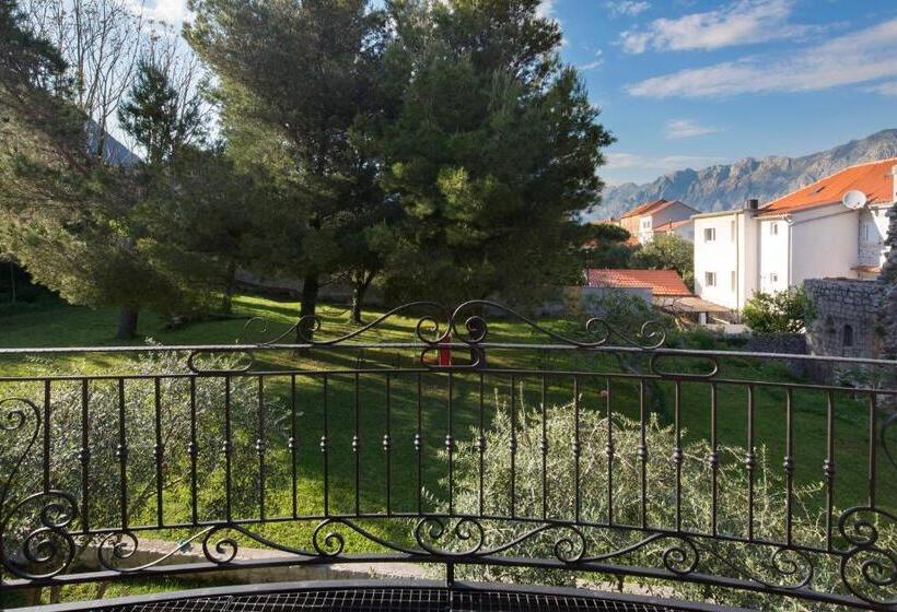 اتاق استاندارد با چشم‌انداز استخر, Palazzo Banicevic Luxury Rooms
