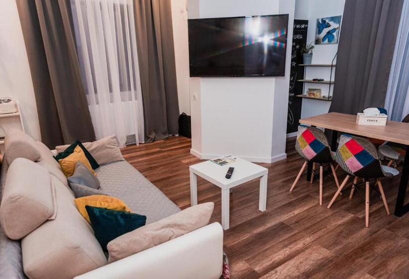 استودیو خانوادگی, Puzzle Apartaments&studios