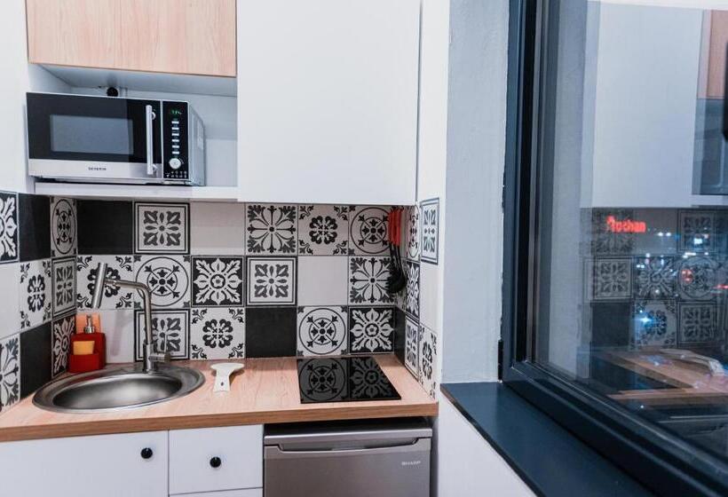استودیو خانوادگی, Puzzle Apartaments&studios