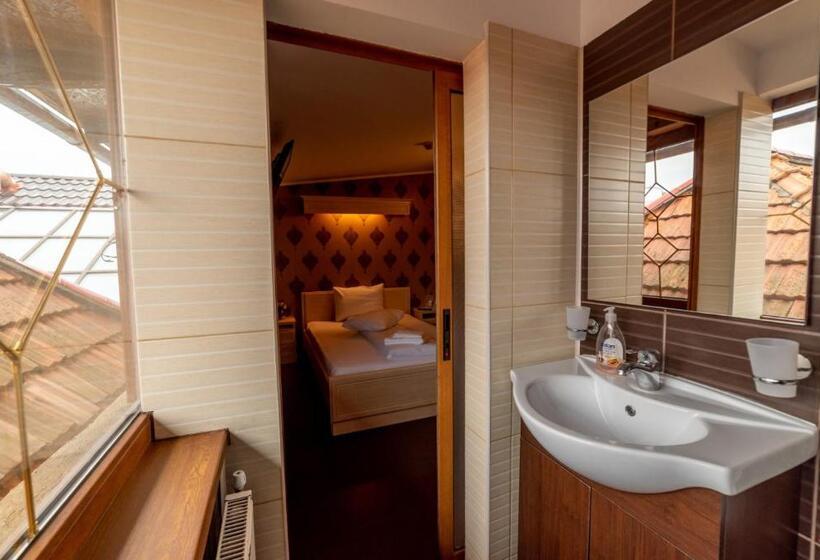 Четырехместный Номер Стандарт, Escala Rooms