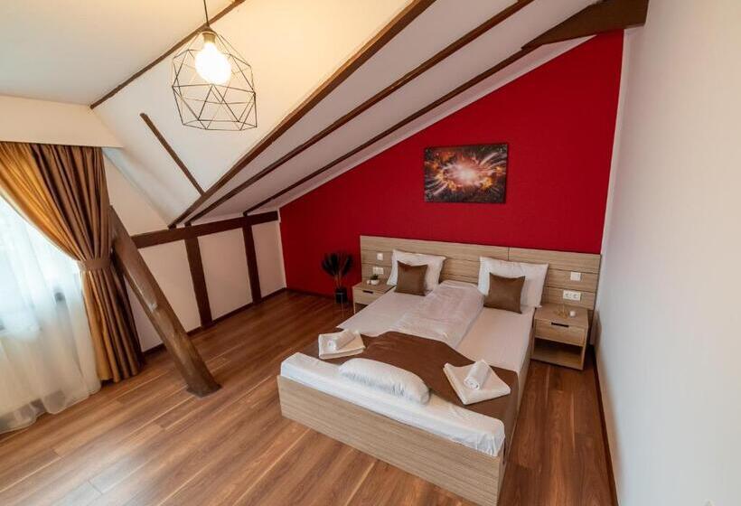 Четырехместный Номер Deluxe, Escala Rooms