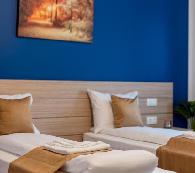 Номер Deluxe, Escala Rooms
